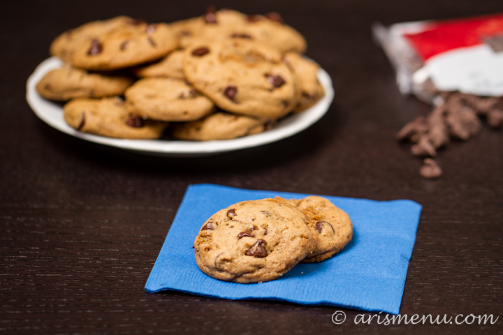 Chocolate Chip Cookies #vegan via arismenu.com