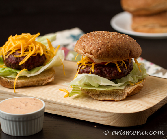 Spicy Chipotle Cheeseburgers 
