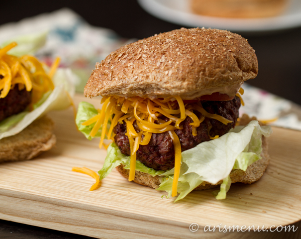 Spicy Chipotle Cheeseburgers