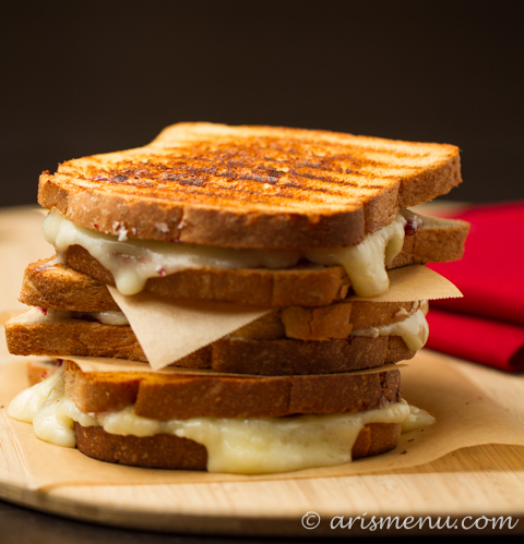 Drink & Dish: Red, White & Blue Grilled Cheese