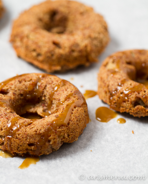 Apple Cider Donuts with Molasses Dulce de Leche Glaze #vegan #glutenfree