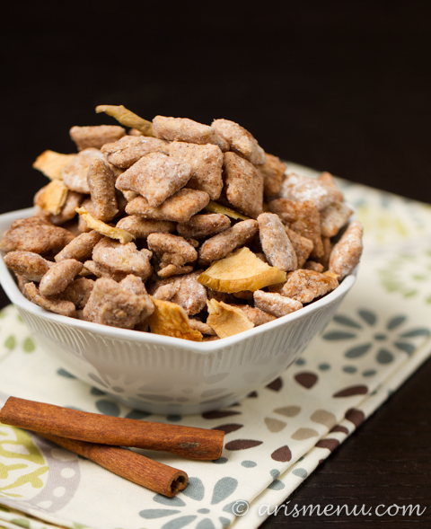 Apple Cinnamon Puppy Chow: Easy, sweet, cinnamon-y puppy chow is the perfect, addicting fall treat!