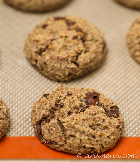 Eggnog Dark Chocolate Chunk Almond Meal Cookies {vegan + gluten-free}