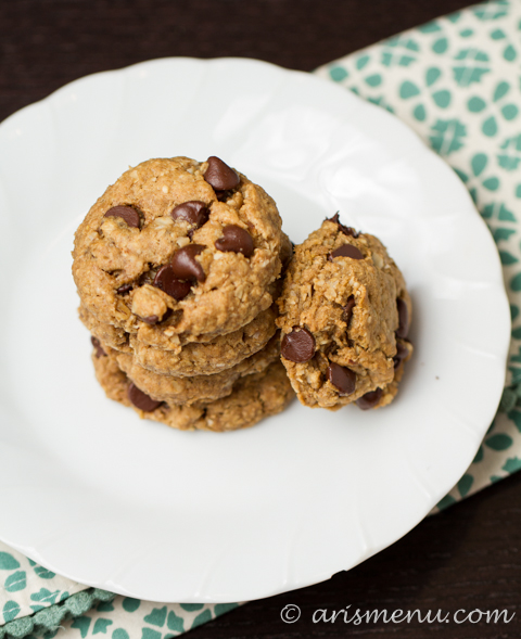 Peanut Butter Oatmeal Chocolate Chip Cookies No flour, butter or oil!