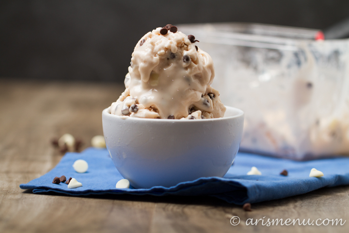 Tart Cherry Fro-yo with White & Dark Chocolate Chips: Easy, ultra creamy and healthy!