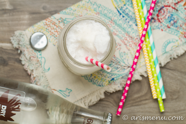Vanilla Bean Float: Ridiculously easy simple--like a root beer float's healthier cousin!