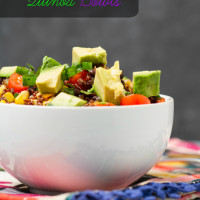 Southwest Quinoa Bowls : A super healthy, easy and delicious vegan and gluten-free option with TONS of flavor and veggies!