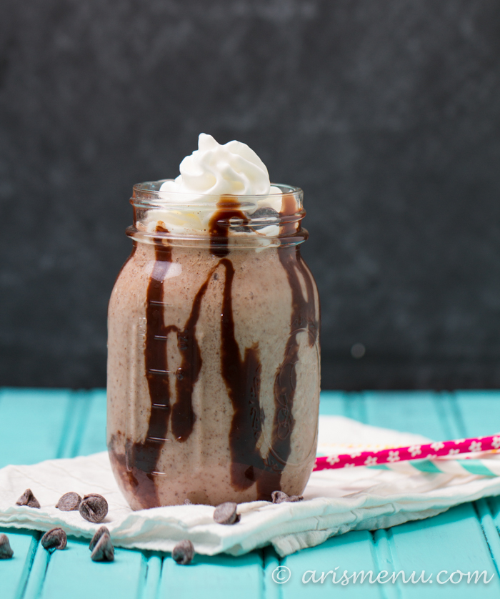 Chocolate Covered Cherry Smoothie A healthy, sweet and creamy vegan breakfast option!