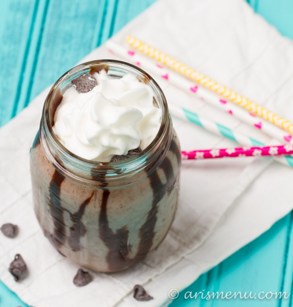 Chocolate Covered Cherry Smoothie A healthy, sweet and creamy vegan breakfast option!