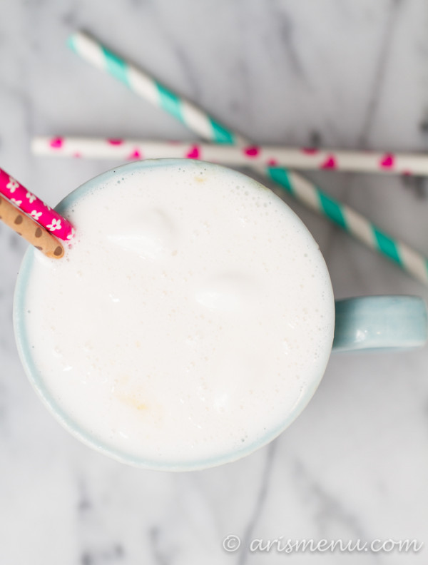 Vanilla Bean Hot White Chocolate: A silky, creamy, vegan hot white chocolate with just 3 ingredients and under 200 calories!
