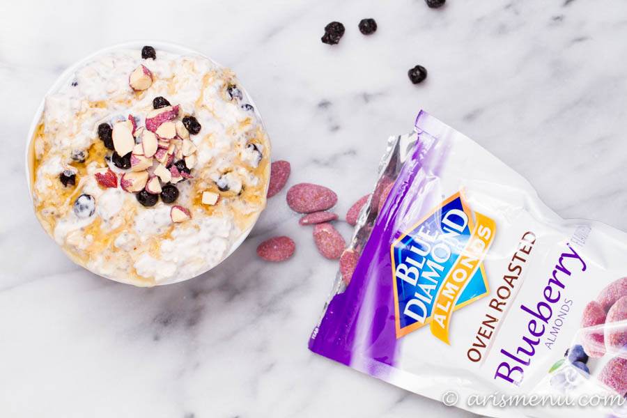 Blueberry Almond Overnight Oats: A creamy, healthy, protein-packed breakfast loaded with flavor and ready for you when you wake up! Take the prep work out of your morning and start your day off right.