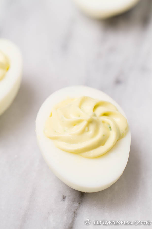 Jalapeno Popper Deviled Eggs: Bold, spicy and delicious with tons of flavor and NO mayo make this snack both healthy and crave-able!