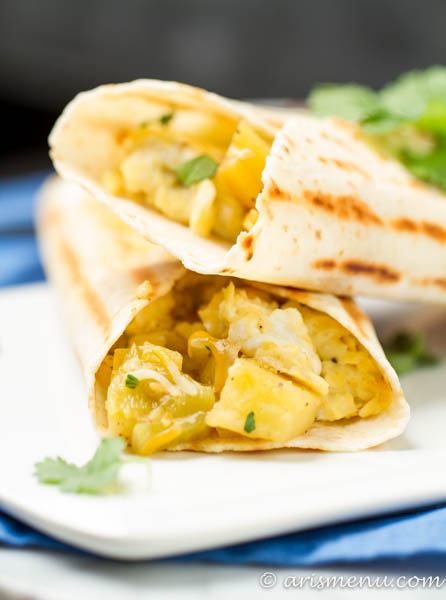 Chili Cheese Breakfast Burritos: Easy, healthy and delicious breakfast burritos are easy to make and packed with flavor. Vegetarian and gluten-free with tons of spice, these babies are a sure hit!