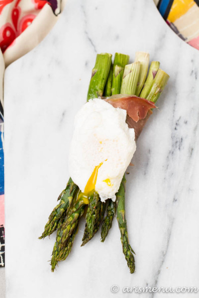 Prosciutto Wrapped Asparagus with a Poached Egg: The perfect healthy & easy summer side dish!