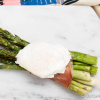 Prosciutto Wrapped Asparagus with a Poached Egg: The perfect healthy & easy summer side dish!