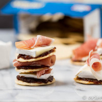 Fig, Prosciutto & Brie Cracker Bites: The perfect easy and delicious appetizer or snack!