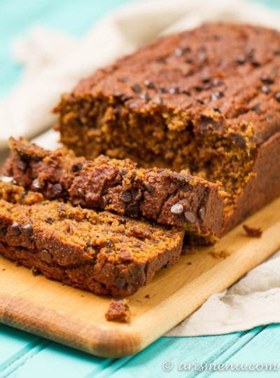 Pumpkin Ricotta Chocolate Chip Bead: Ultra soft and tender pumpkin bread loaded with dark chocolate chips for the perfect fall treat. Shhh it's healthier than you think!